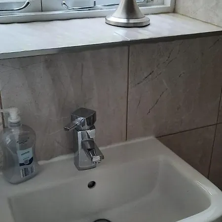 Apartment Lovely 2 Bed Garden Level *