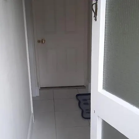 Lovely 2 Bed Garden Level Blackrock (Dublin)