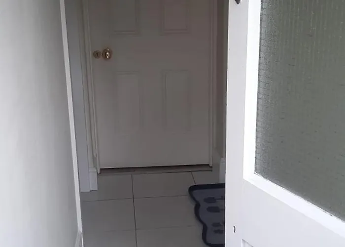 Lovely 2 Bed Garden Level Blackrock (Dublin)